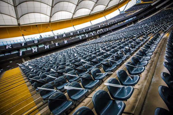 Fahnenmeer im Waldstadion 0011