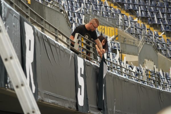 Fahnenmeer im Waldstadion 4948