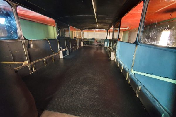 Die kompletten Seitenwände im Ober- und Unterdeck wurden gedämmt.